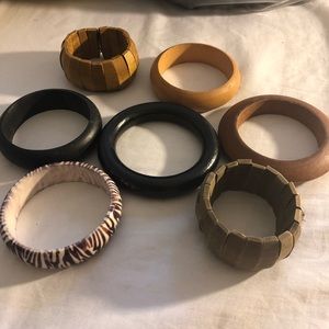 Women’s bangles(all included)